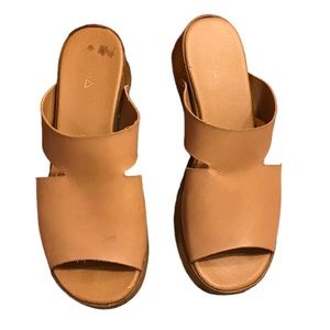 Kelsi Dagger sandal clog, tan leather and wood, size 8.5.